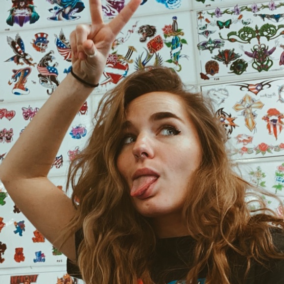 Meet your Posher, Amber - Picture 2 of 2